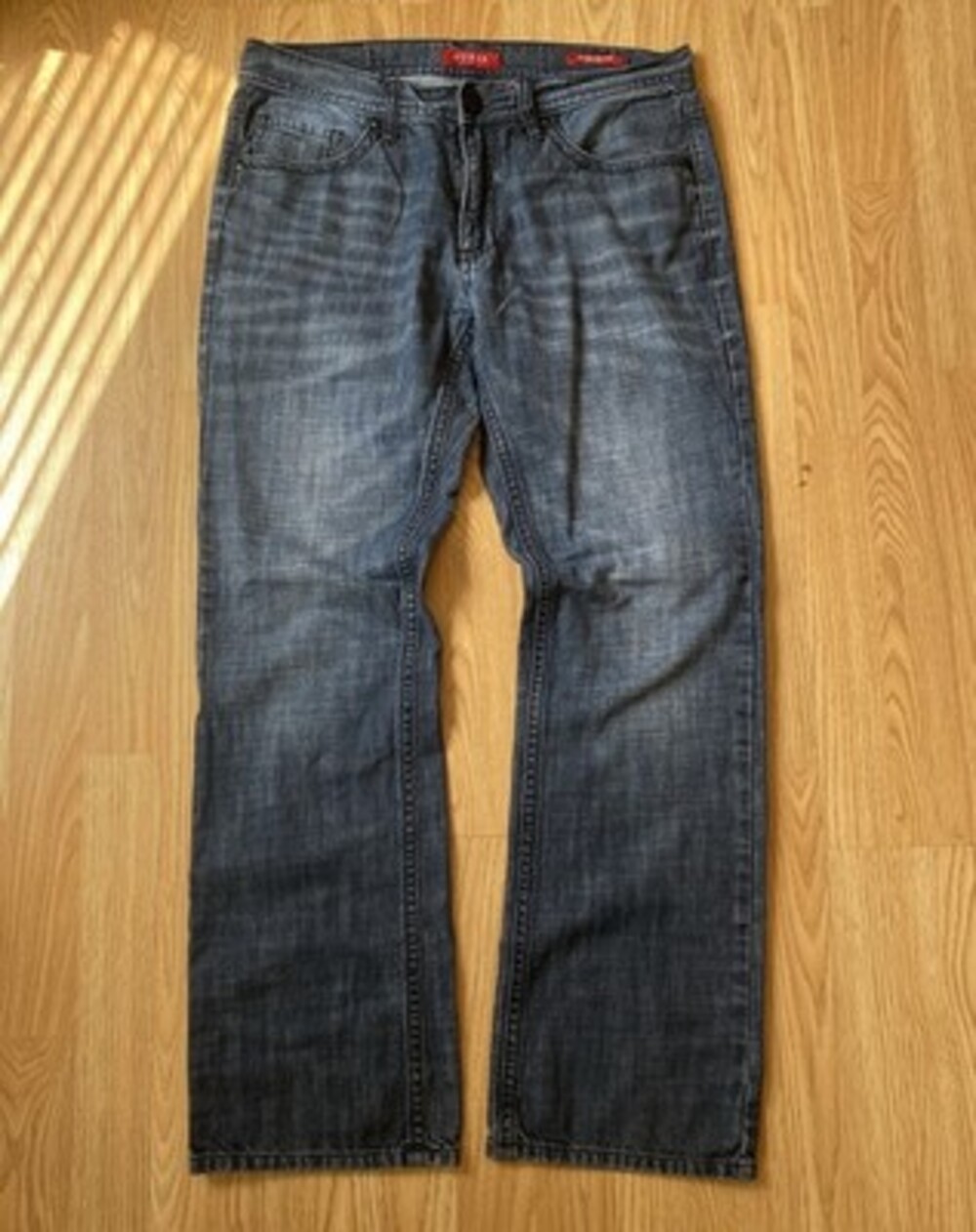 Vintage Y2K Men’s Guess Rowland Fit Blue Jeans 34x31